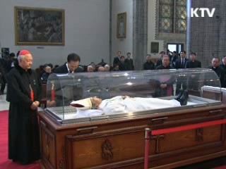 이 대통령, 故 김수환 추기경 조문