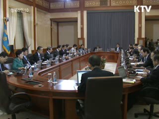 이 대통령 "촛불사태 반성하고 역사 기록에 남겨야"