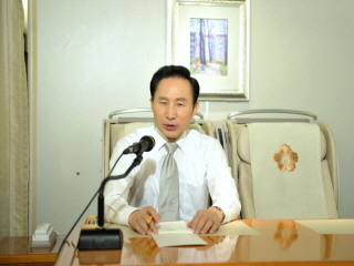 이 대통령 "정부 일 무조건 반대 안타까워"