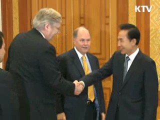 이 대통령, 프리츠 핸더슨 GM 회장 접견