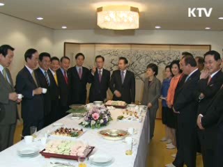 이 대통령 "지금은 '긍정의 힘' 모을 때"