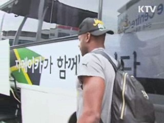 선수단 입국 러시…3천500명 입촌