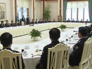 이 대통령 "경찰, 학벌·지역 분열 안돼"