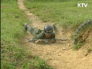 이 대통령 "군 복무기간 24개월 환원 신중 검토해야"