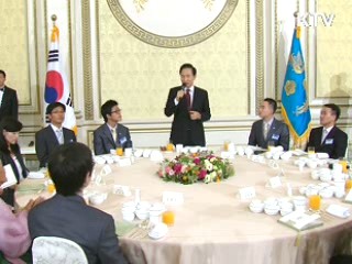 이 대통령, 기능올림픽 선수단과 오찬