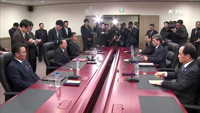 남북 당국회담…초반 분위기는 '화기애애'