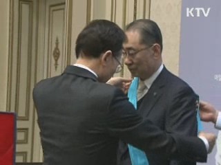 이명박 대통령 "자원, 안보·경제 두가지 목적"