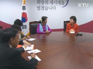 朴, 수치여사와 회동···'행복한 세계 위해 함께 노력'