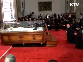 이 대통령 "나라의 큰 어른 잃어"